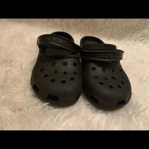 Black Crocs